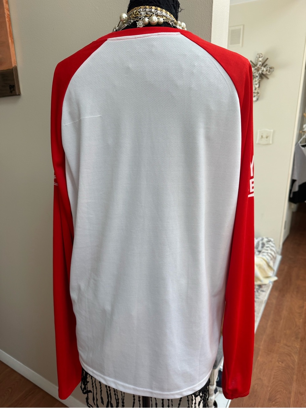 Saratoga NYRA bets/Fox Sports Red & White Long Sleeve Raglan, l/xl unisex - Picture 5 of 8